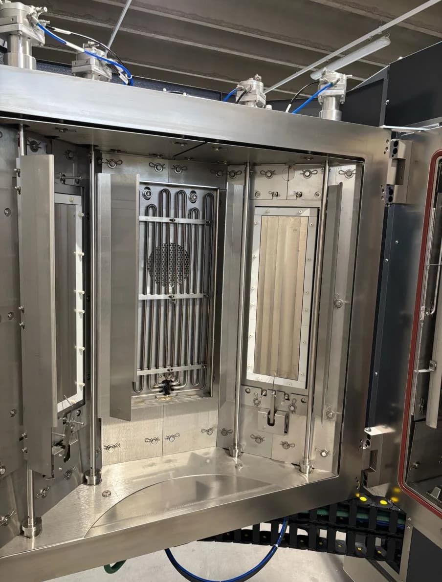 Open chamber door of an Asgard Thor with rectangular sources