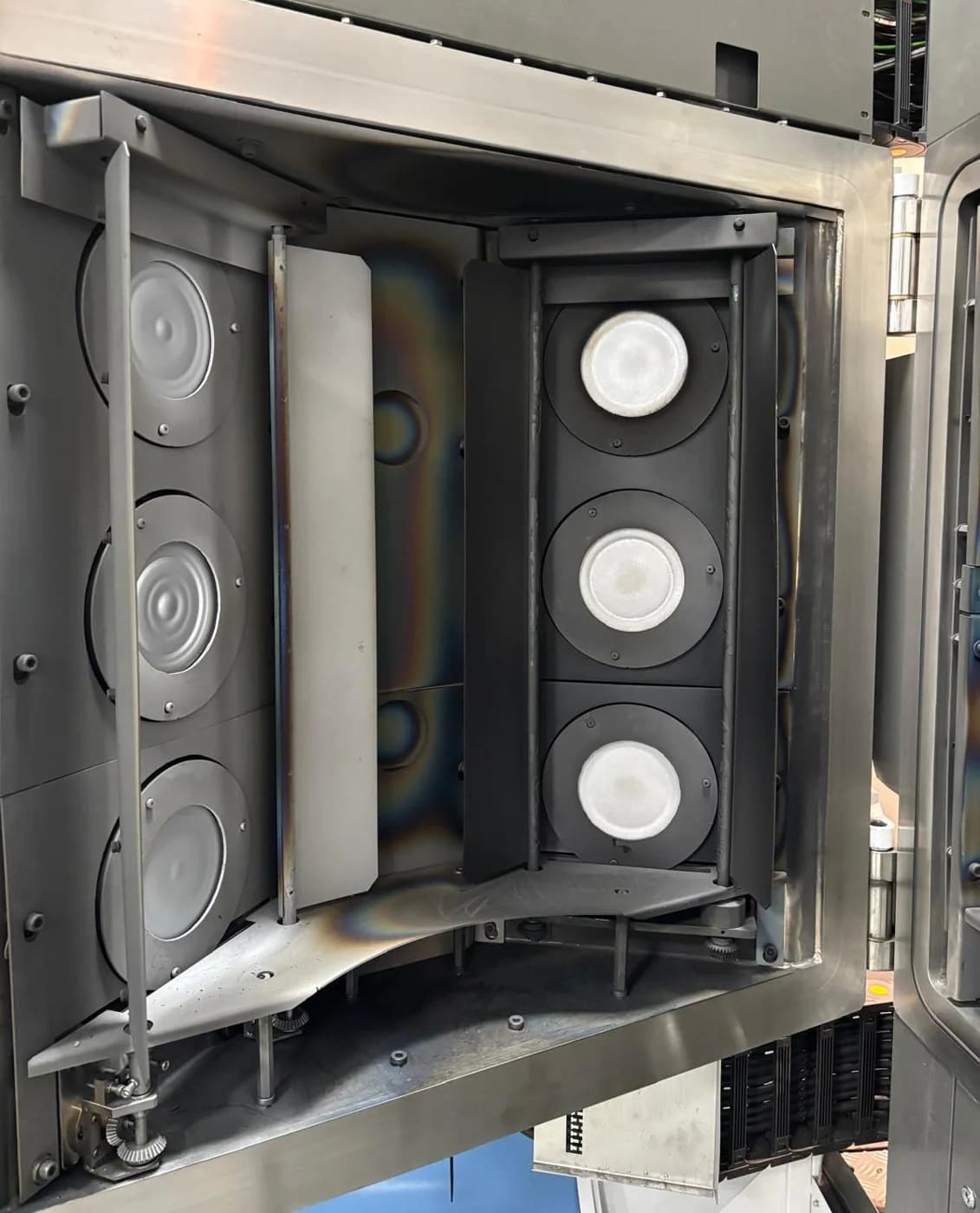 Open chamber door of an Apex N600 with round arc sources