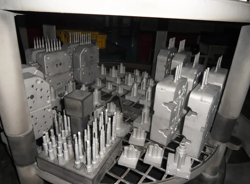 Mixed batch of mould inserts on the loading plate